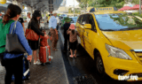 Hành khách đi taxi sân bay Tân Sơn Nhất ‘gánh thêm phí’, Cục Hàng không nói gì?